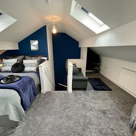 Boutique 5 Bed On Birdwell Road - Free Parking * Sheffield