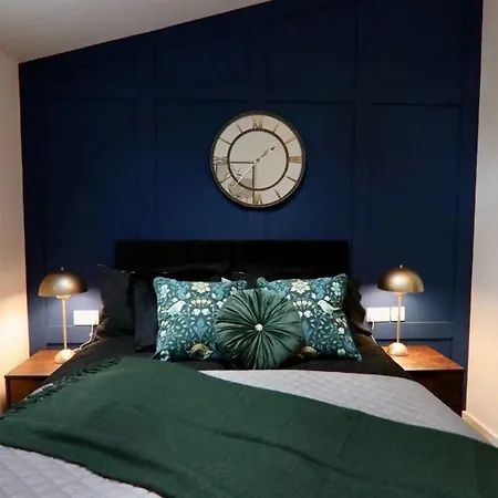 Boutique 5 Bed On Birdwell Road - Free Parking *