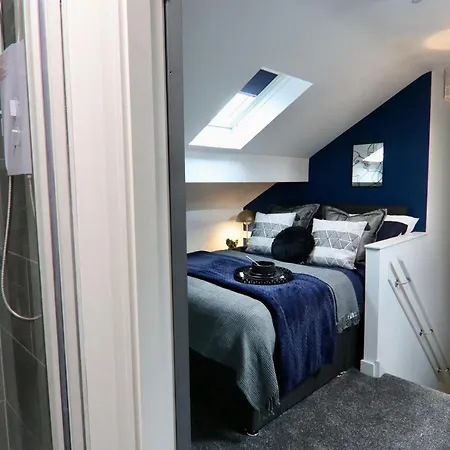 Boutique 5 Bed On Birdwell Road - Free Parking * Sheffield