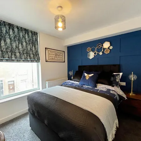 Boutique 5 Bed On Birdwell Road - Free Parking * Sheffield
